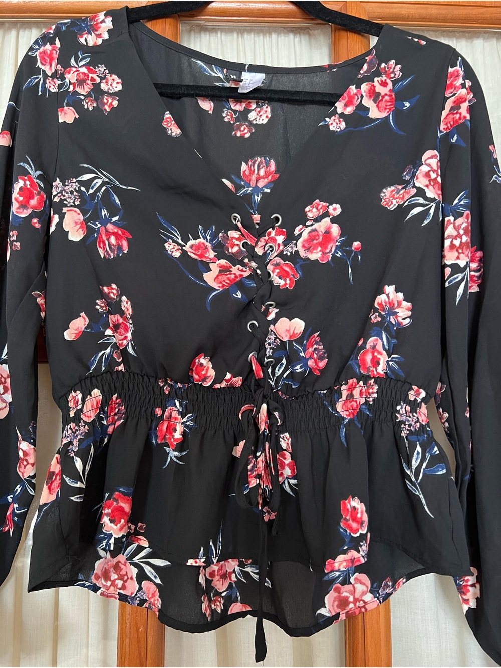 Flowy Spring Floral Top - Picture 3 of 4